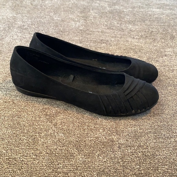 East 5th women’s black flats; size 8 wide - Picture 1 of 9